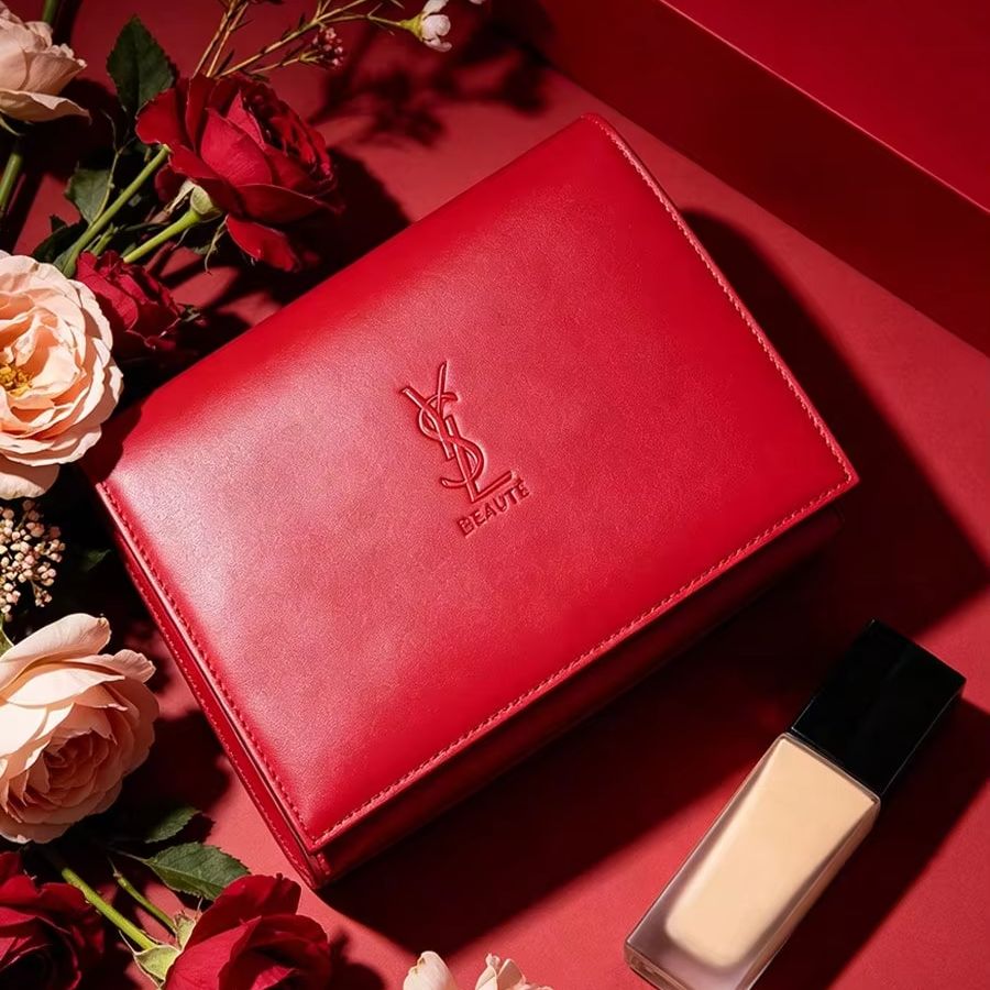 Luxury Bags Ysl - حقيبة مستحضرات تجميل من الجلد الأحمر