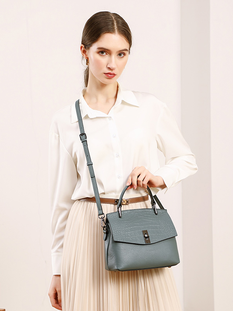 حقيبة يد من الجلد الطبيعي للنس - مراجعة Luxury Bags Vintage وسعره