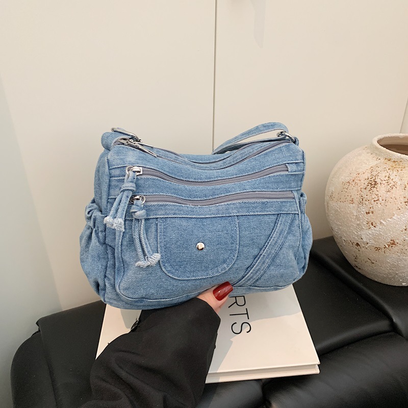 حقيبة دنيم زرقاء بتصميم ريترو  - مراجعة Luxury Bags Blue وسعره
