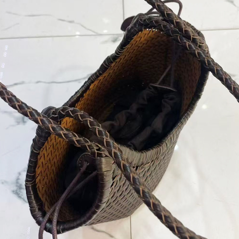 حقائب يد صغيرة من الجلد الطبيع - مراجعة Luxury Bags Vintage وسعره