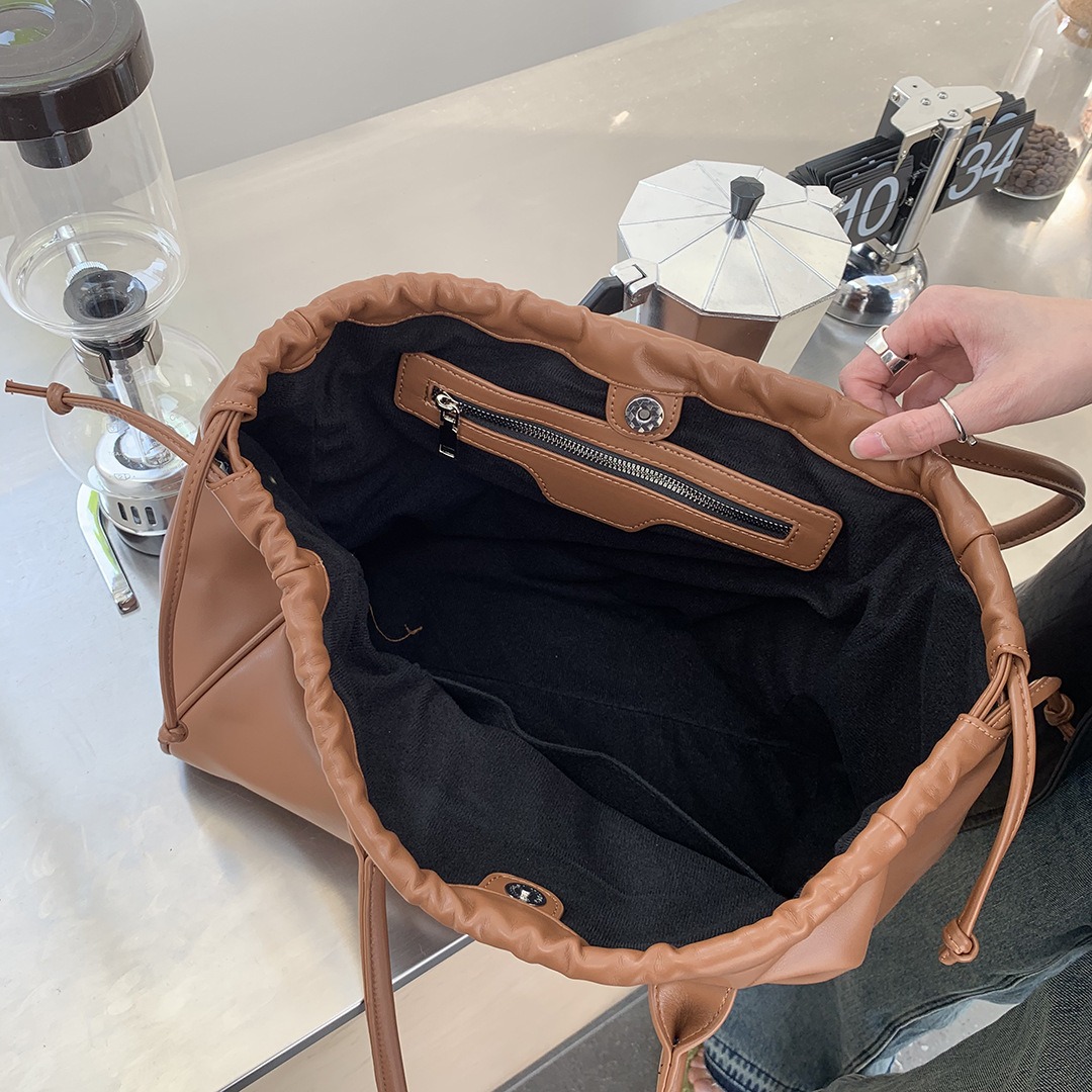 بقعة البضائع التي يتم شحنها بس - مراجعة Luxury Bags Vintage وسعره
