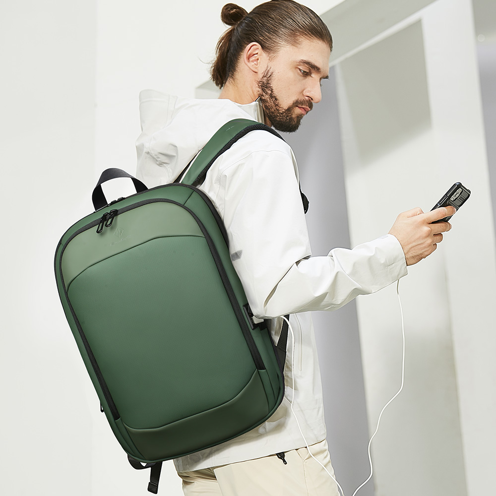 فارس بطولي-حقيبة ظهر للعمل مع  - مراجعة Luxury Bags That Fit Laptop وسعره